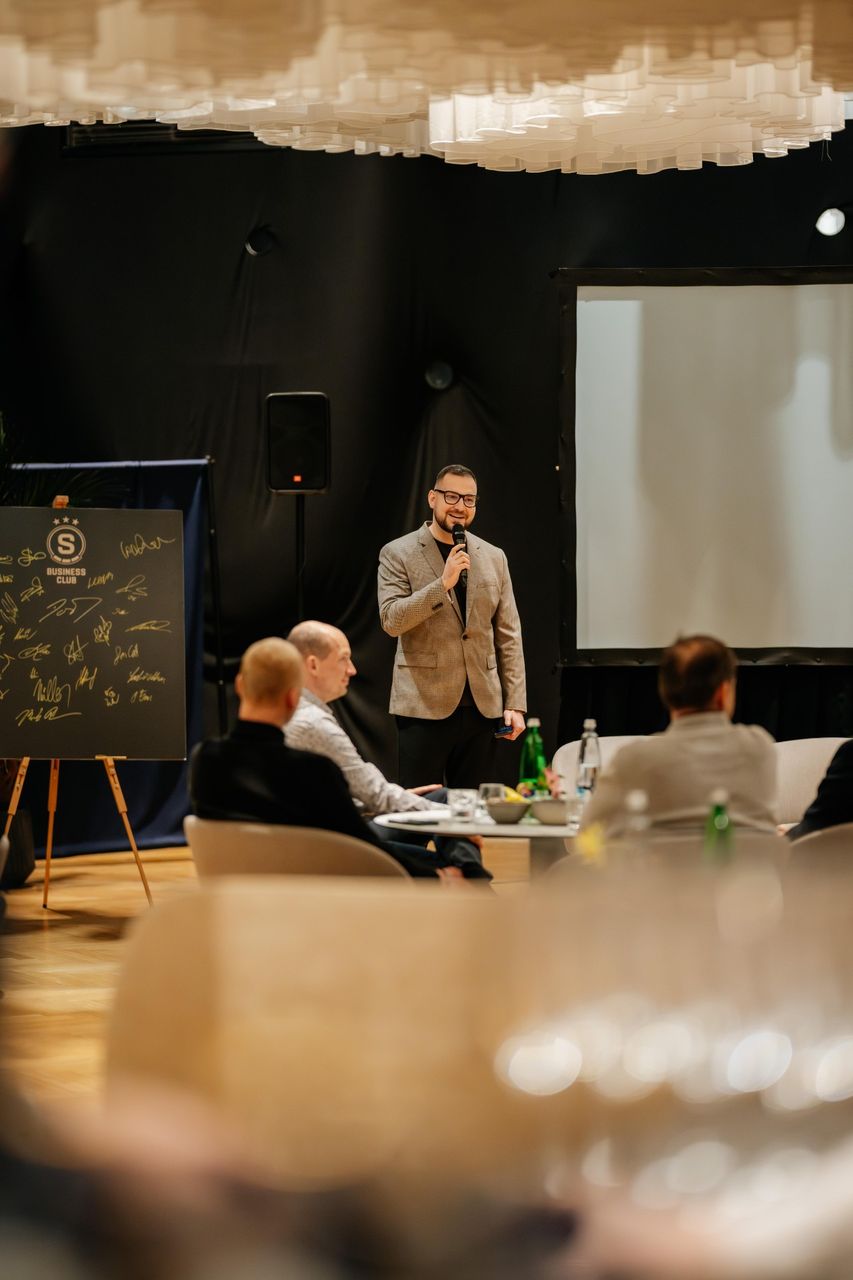 Filip Lejček moderuje Sparta Business Club